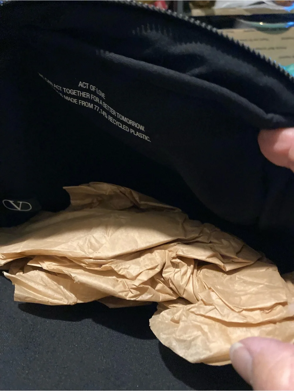 V make up pouch